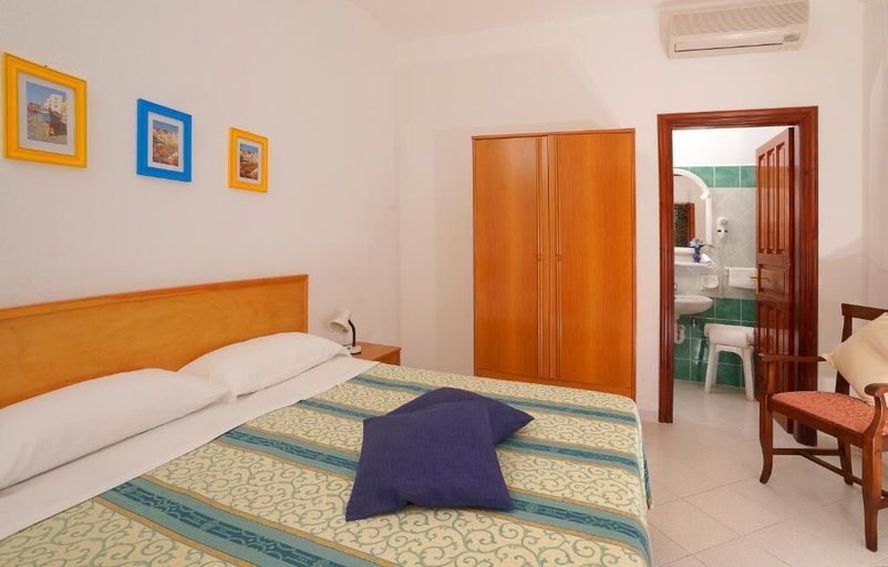 Bedroom 4, Villa Mena, Napoli