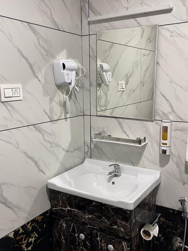 Bathroom 2, Himalayansuite, Kangra