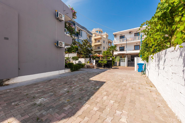 Others 5, Vila Garden 21, Durrësit