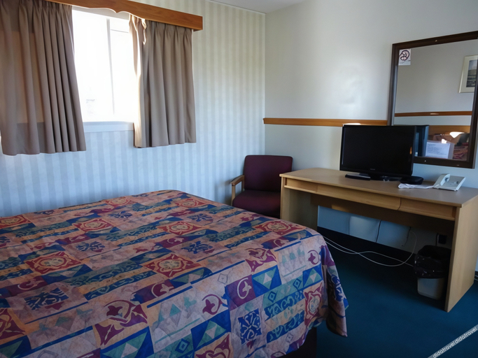 Bedroom 3, Kingsway Inn Motel, Thunder Bay
