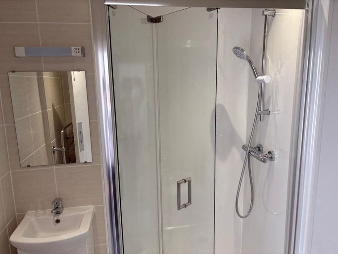 Bathroom 3, The Cumberland Hotel, East Sussex