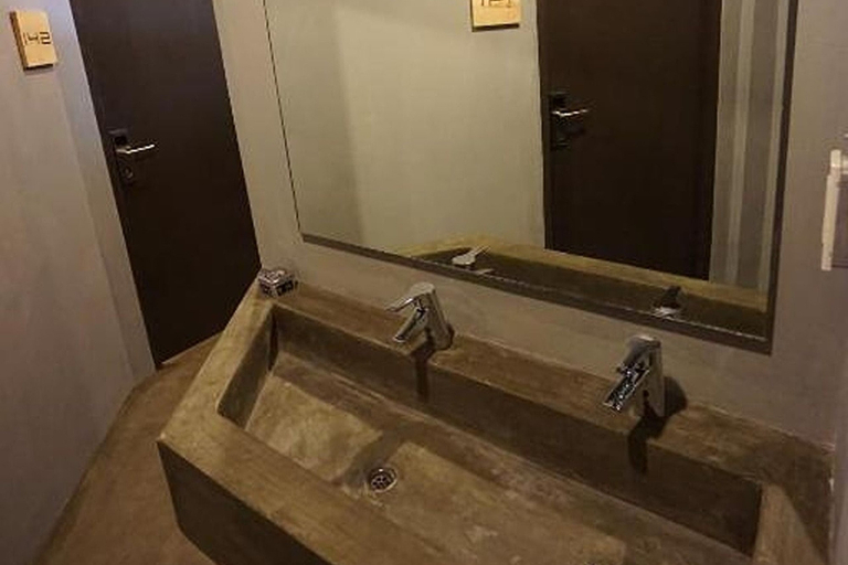 Bathroom 28