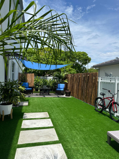 Others 5, Tropical Studio, Miami-Dade