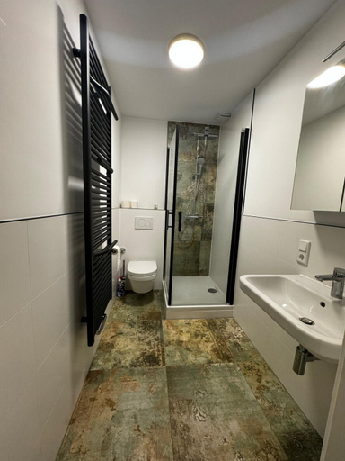 Bathroom 3, Paris: Messe-, Business-, Ferienwohnung, Mettmann