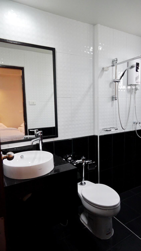Bathroom 5, Basic Line Hotel at Loikroh, Muang Chiang Mai