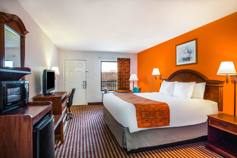 Bedroom 2, Howard Johnson by Wyndham Panama City, Bay
