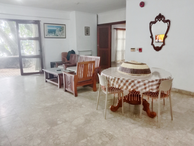 Dining Room 9