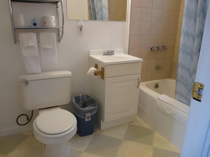Bathroom 3, Supai Motel, Yavapai