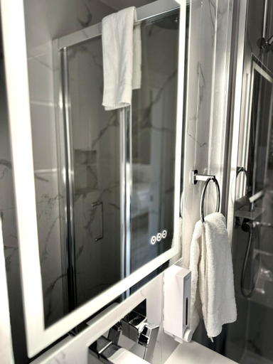 Bathroom 3, Victoria Studios, London