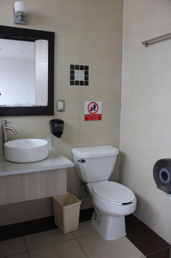 Bathroom 4, Hotel Aqueronte, La Paz