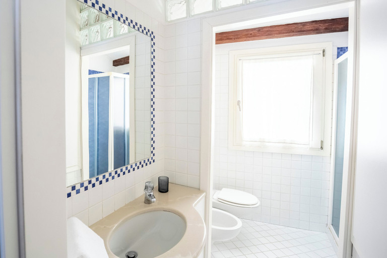 Bathroom 4, Ca' Marina, Venezia