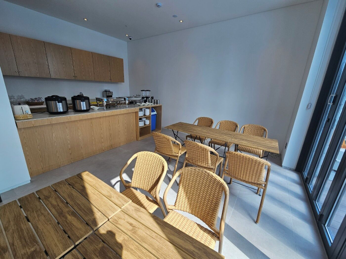 Food & Drinks, The hound hotel bandalseom2, Ansan