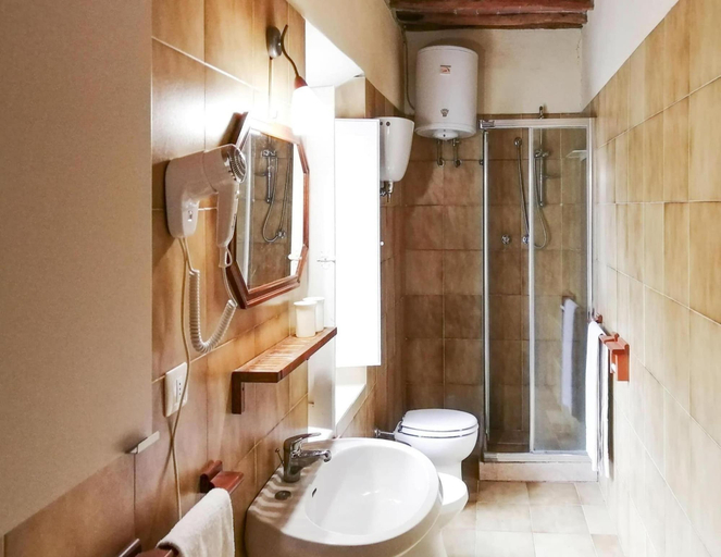 Bathroom 4, Charming House in Tuscany With Pool & Views, Siena