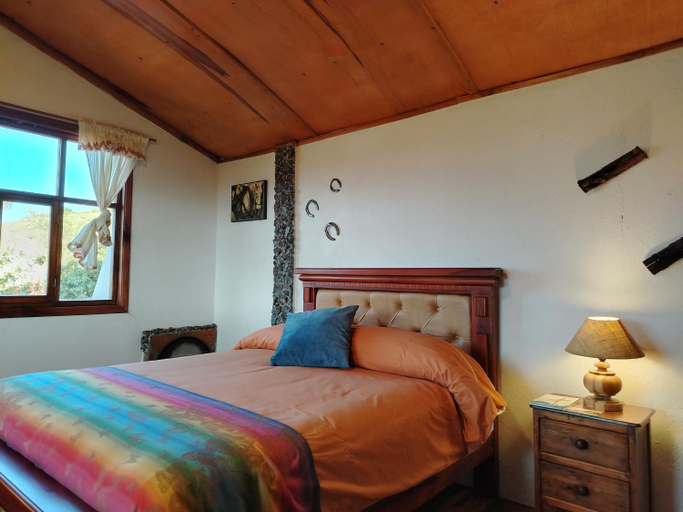 Bedroom 2, Ruta de los volcanes, Mejía