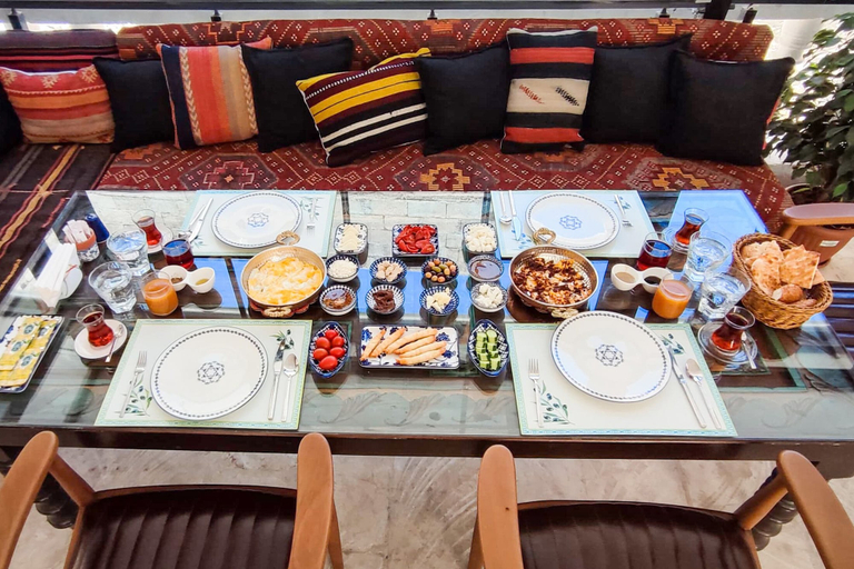 Food & Drinks 5, Nomad Inn, Merkez