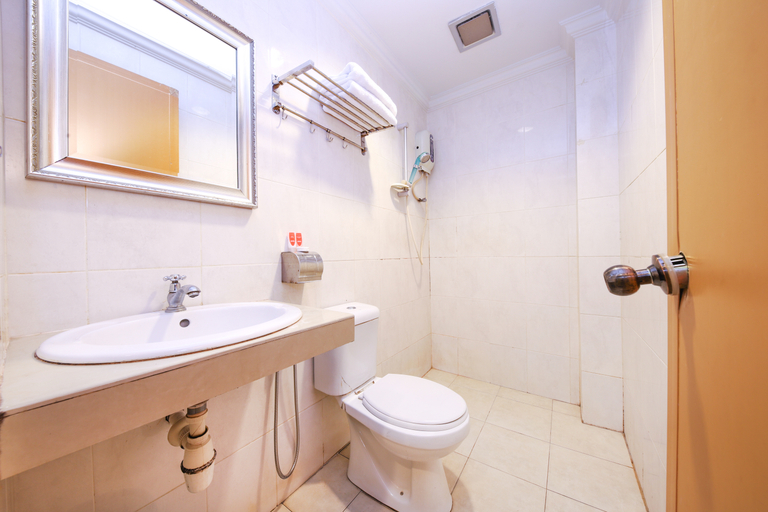 Bathroom 3, Super OYO 761 City Hotel, Kuala Lumpur