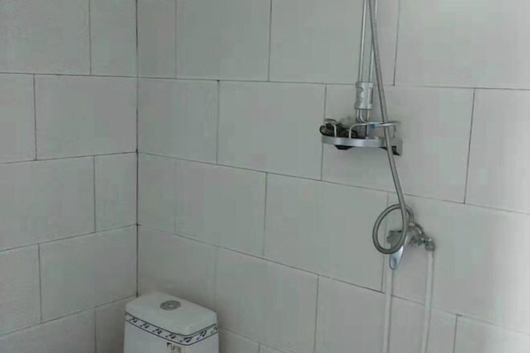 Bathroom, Xinyuan Hostel, Baiyin