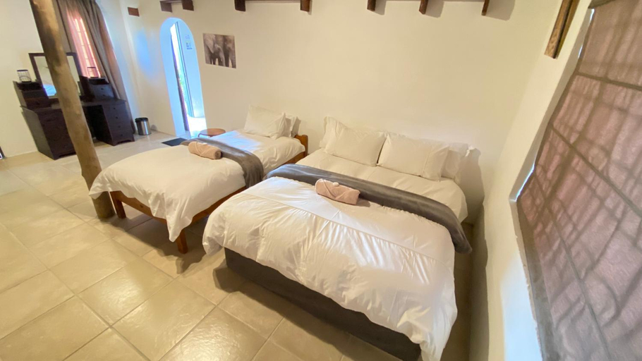Bedroom 2, Wide Horizons Mountain Retreat, Ntondozi