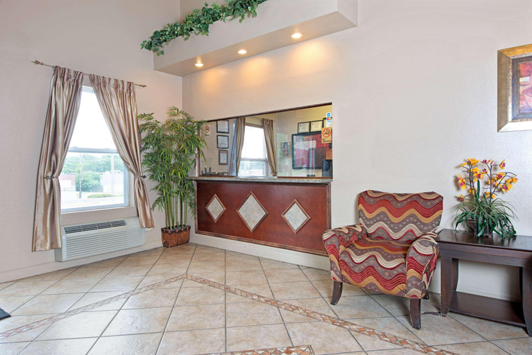Public Area 2, Super 8 by Wyndham St. Louis Airport, Saint Louis