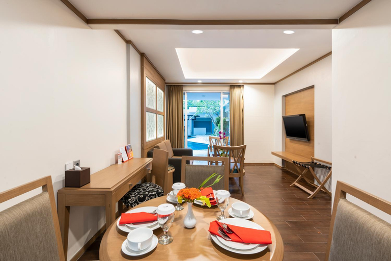 Dining Room 10