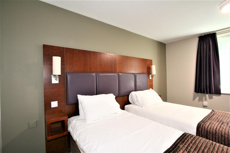 Bedroom 2, The Oakwood Hotel, Gloucestershire