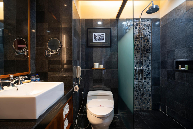 Bathroom 12