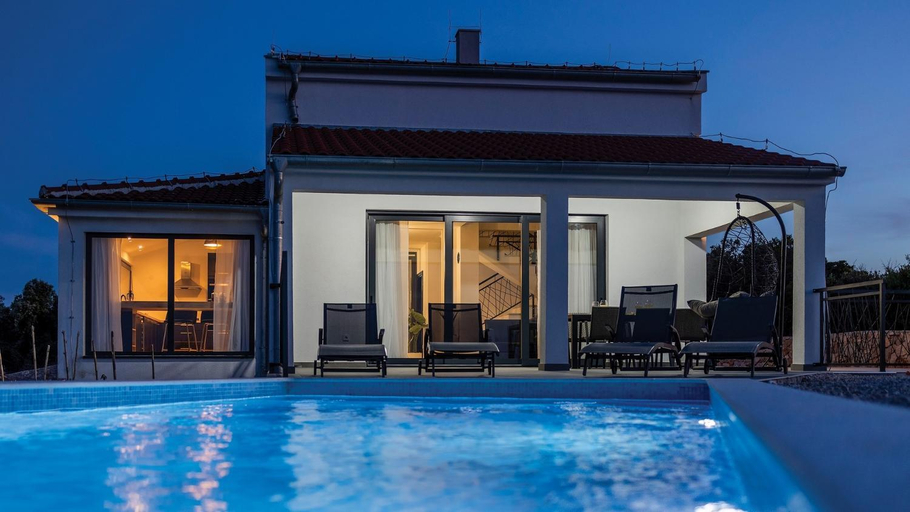 Others 5, Villa Horizont, Sali