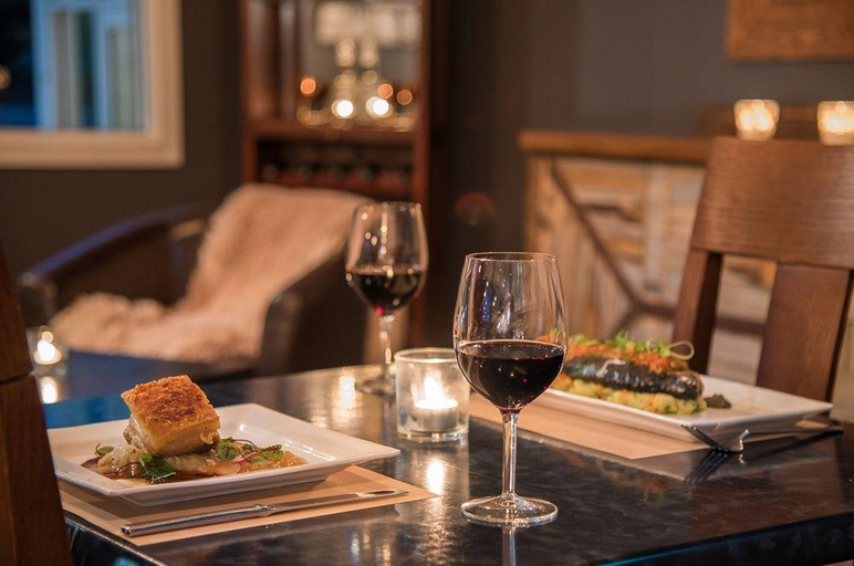 Food & Drinks 5, Horizons Lake Jindabyne, Snowy River