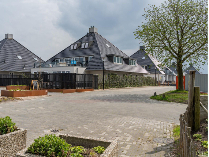 Others 2, Holiday Home in Sneek with Waterfront Jetty, Sneek