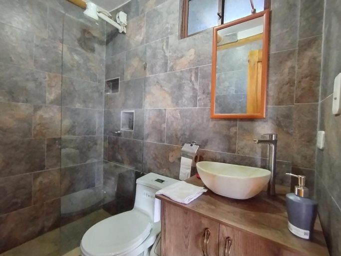Bathroom 3, Ruta de los volcanes, Mejía