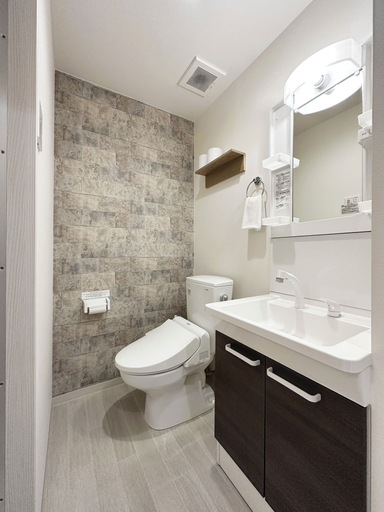 Bathroom 18