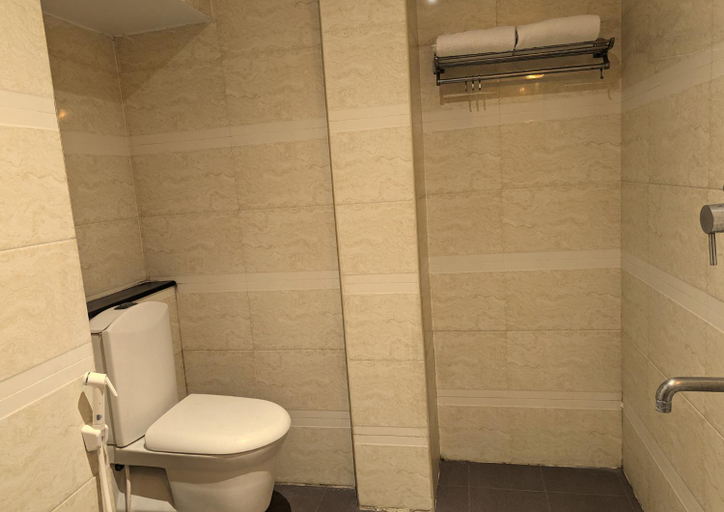 Bathroom 17