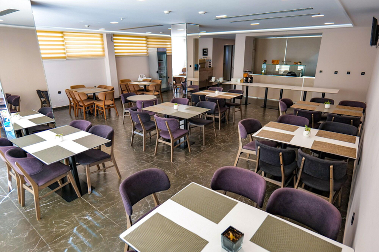 Others 5, Hotel Semajo, Vlorës
