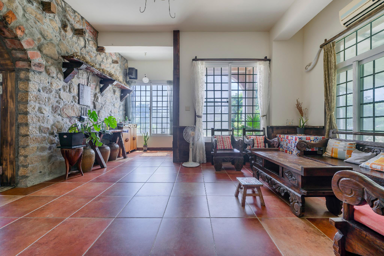 Public Area 2, The house of Her man yessir, Pingtung