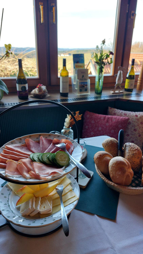 Food & Drinks