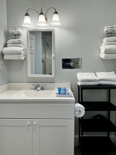 Bathroom 2, The Even'tide, Barnstable