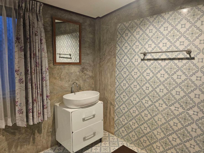 Bathroom 4, HOMETHAI RESORT (โฮมไทยรีสอร์ท), San Pa Tong