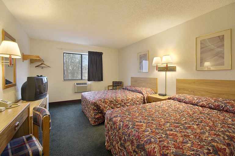 Bedroom 4, Super 8 by Wyndham Rawlins, Carbon