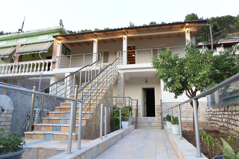 Others 2, Guesthouse Kazazi, Beratit