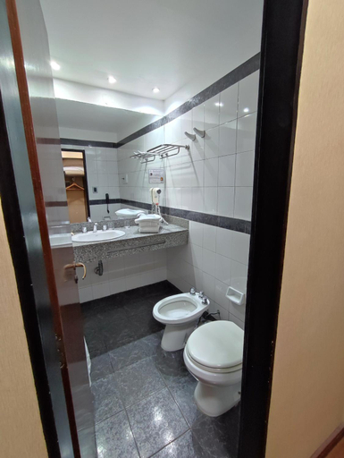 Bathroom 3, Hotel Francia, Capital