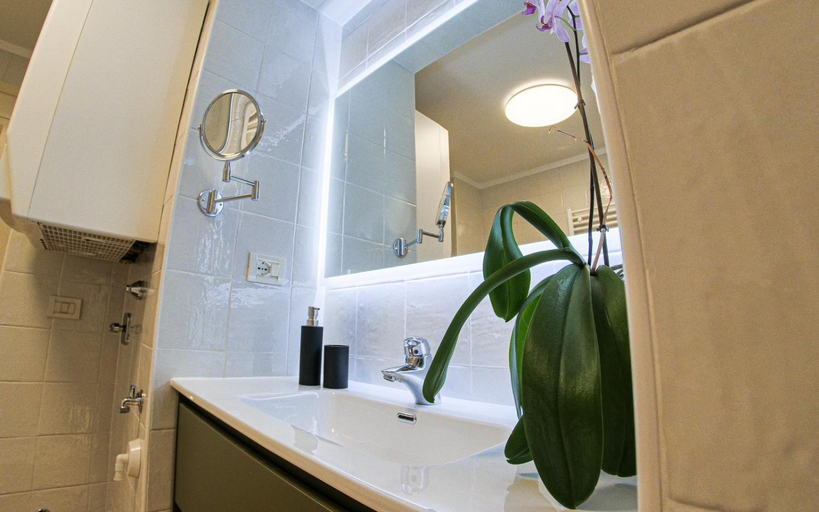Bathroom 3, Casa Vacanze Trieste - Vista Piazza Unita, Trieste