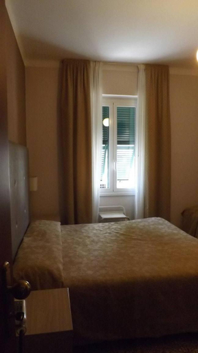 Bedroom 2, Hotel Azzurro, Savona