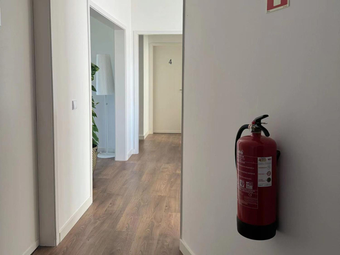 Others 4, Comfy room near Metro, Lisbon