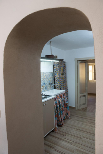 Others 4, Al borgo maison, Salerno