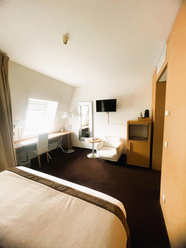 Bedroom 2, Hotel Alzinn, Luxembourg