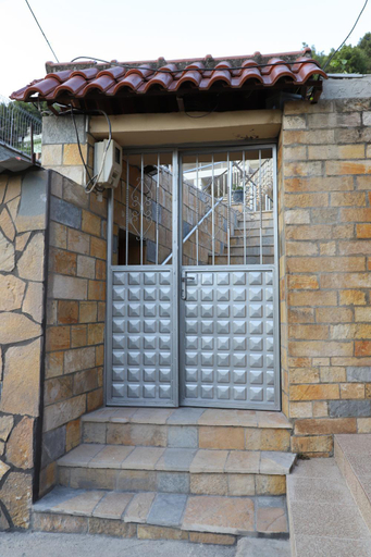 Others 4, Guesthouse Kazazi, Beratit