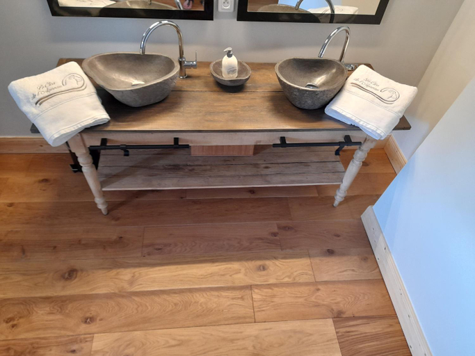 Bathroom 2, LE CLOS DE L AGNEAU, Marne