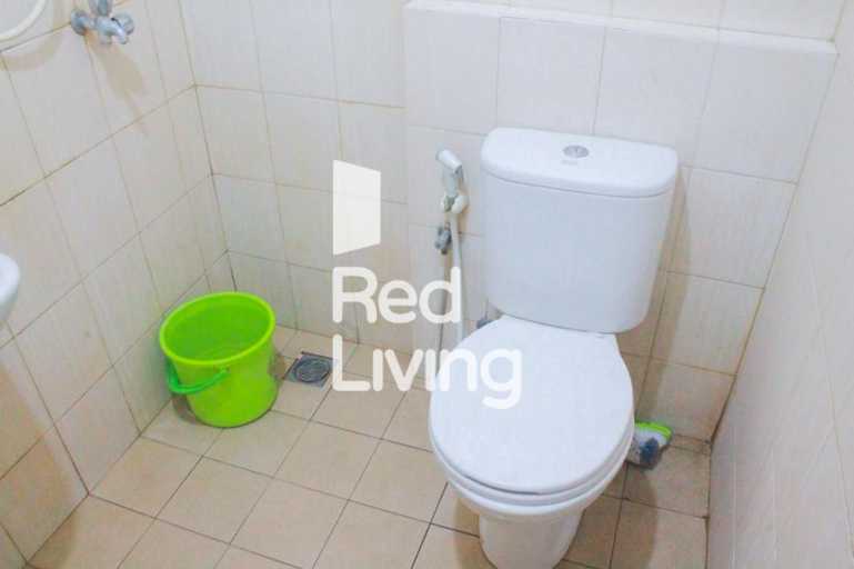 Bathroom 4, レッドリビング アパートメン タマンサリ パノラミック アンワル レンタル, Bandung