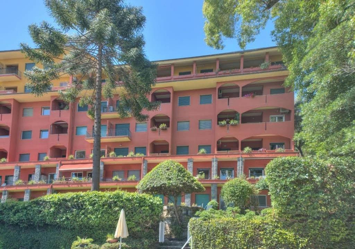 Exterior 5