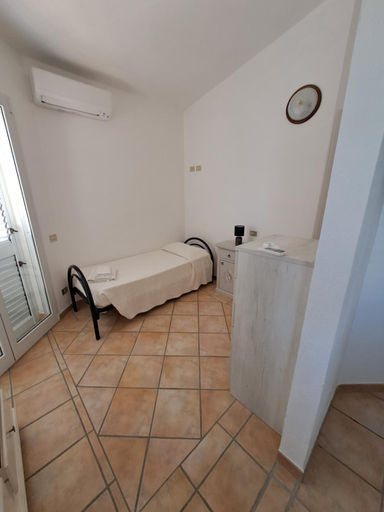 Others 3, ALICE B&B, Cagliari